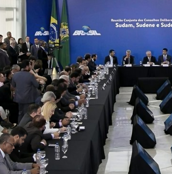 Kayo César em reunião institucional